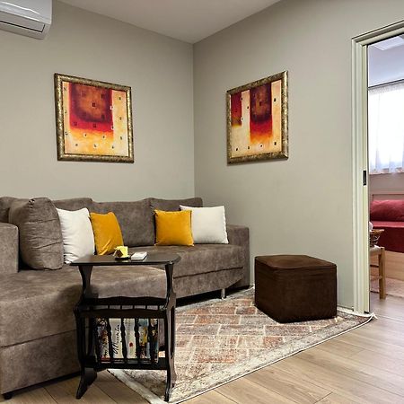 Home Away From Home Apartment Durres Bagian luar foto