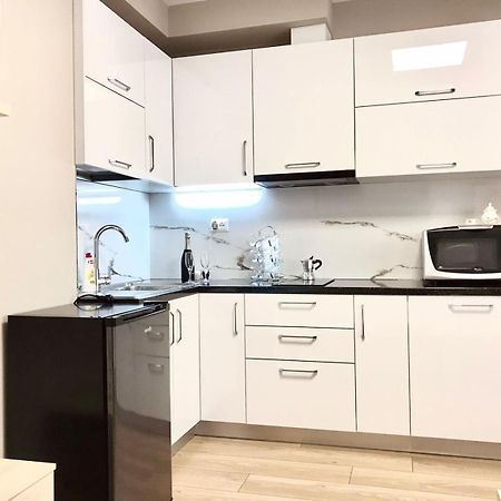 Home Away From Home Apartment Durres Bagian luar foto