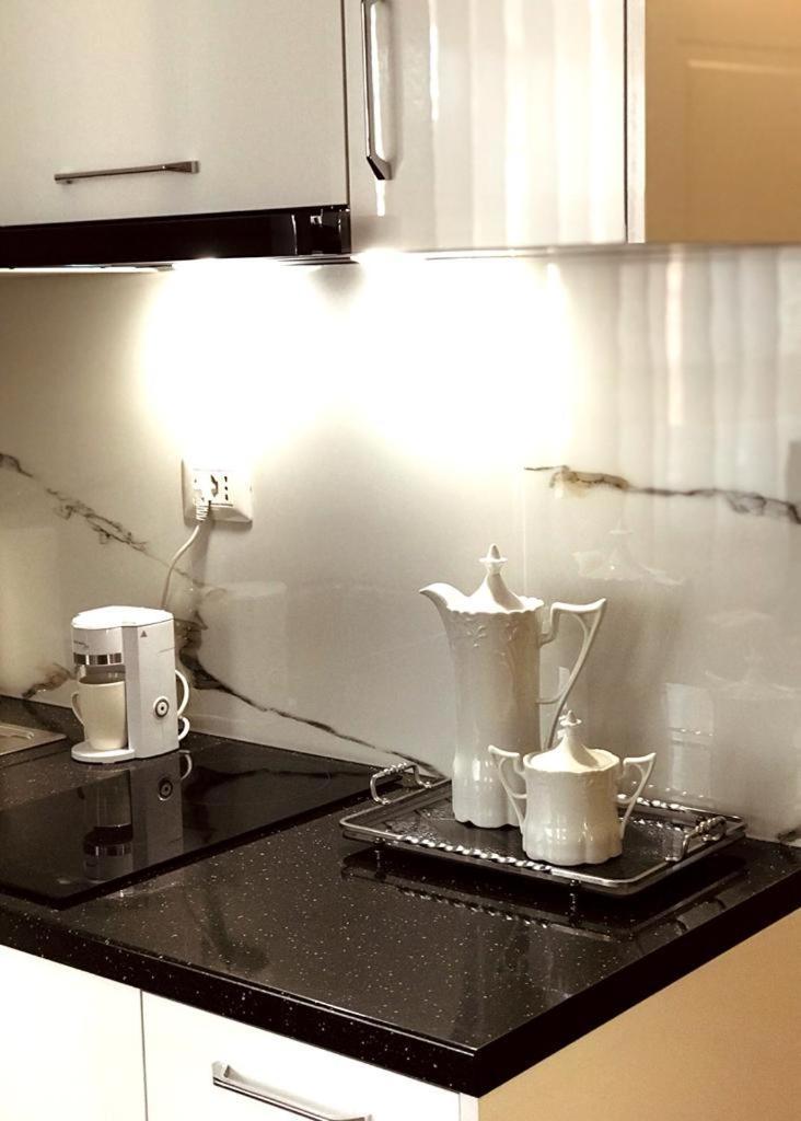 Home Away From Home Apartment Durres Bagian luar foto